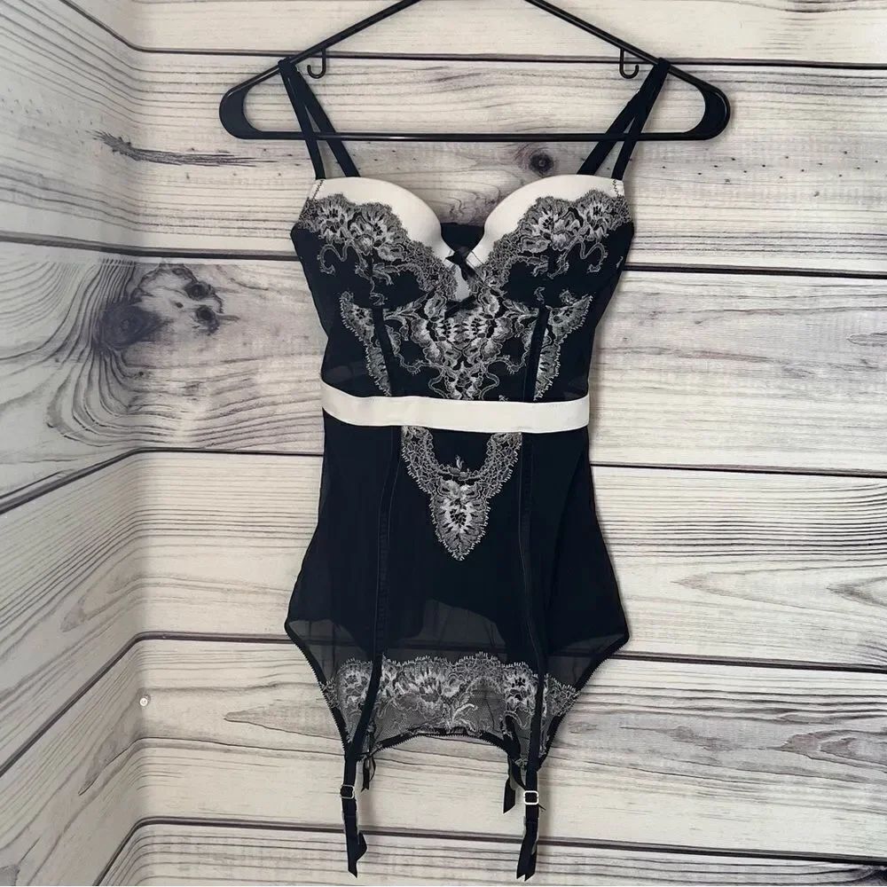 Victorias Secret Black & White Lace Push Up Bustier Lingerie Size 32B
